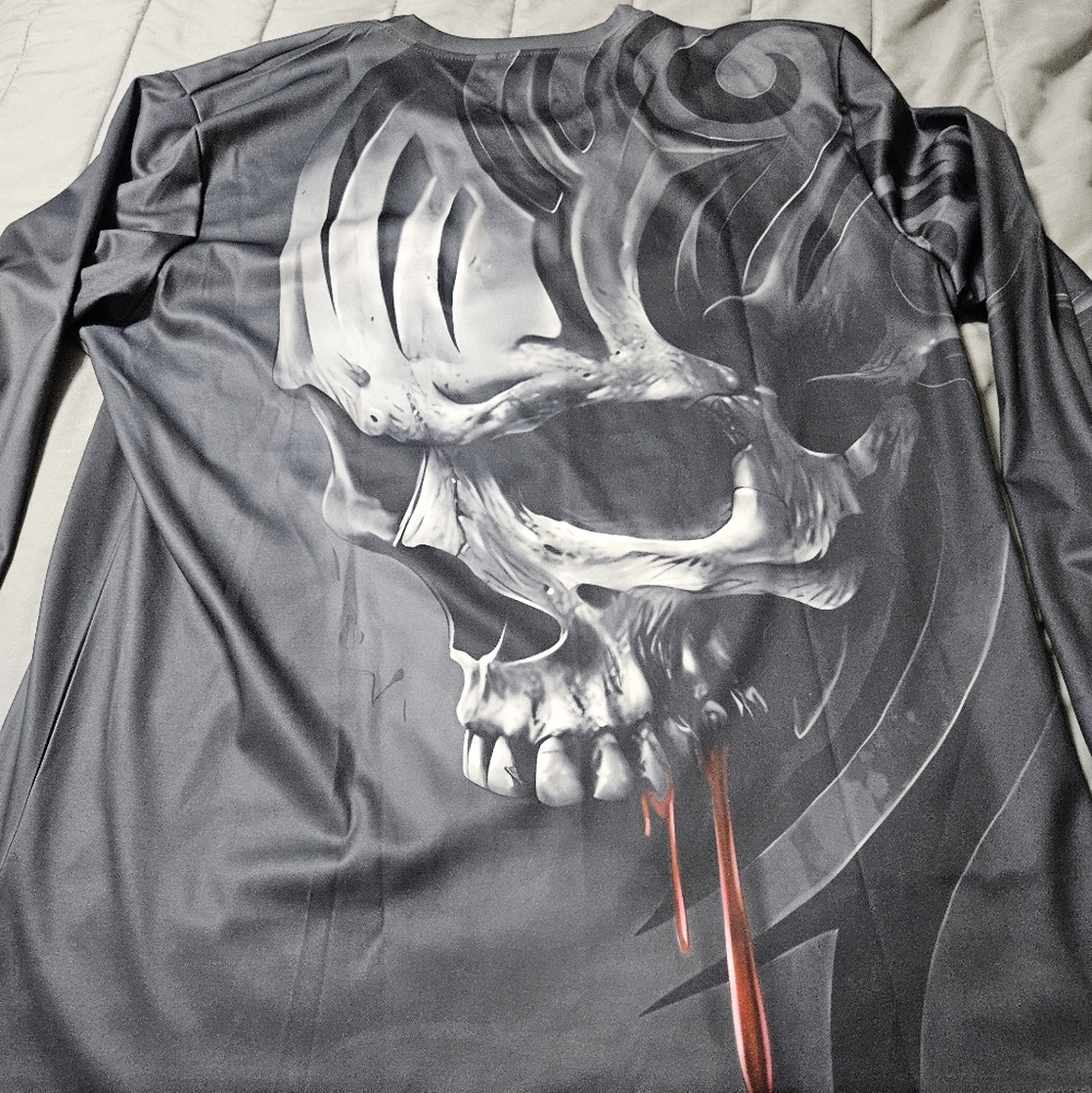 Long sleeve grey skull shirt